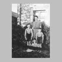 005-0020 Erna Ungermann mit ihren Kindern Kurt, Fritz und Irma .JPG